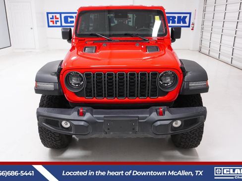 Used 2025 Jeep Wrangler Rubicon image 2