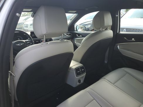 Used 2023 Genesis G70 2.0T image 10