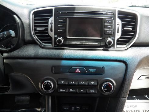 Used 2017 Kia Sportage LX AWD/4WD image 12