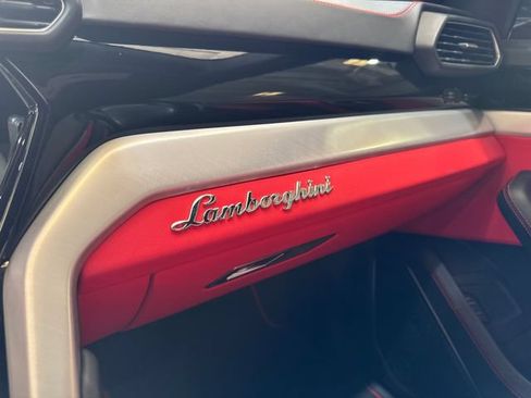 Used 2020 Lamborghini Urus AWD/4WD image 16