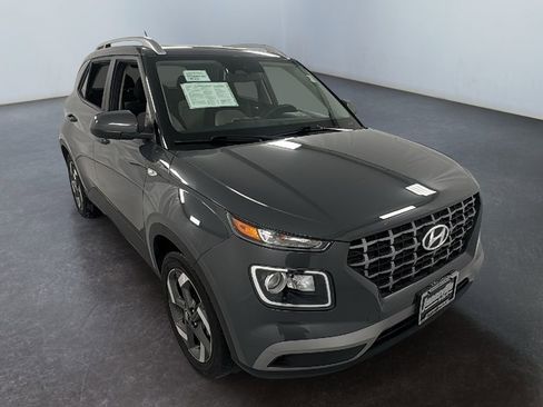 Used 2024 Hyundai Venue SEL image 1