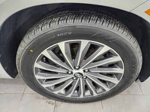 Used 2024 Hyundai Palisade Calligraphy image 3