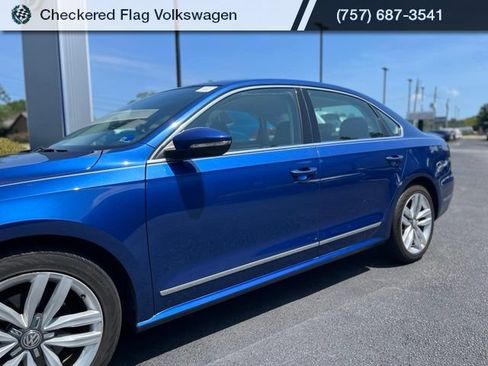 Used 2017 Volkswagen Passat 1.8T SEL Premium FWD image 3