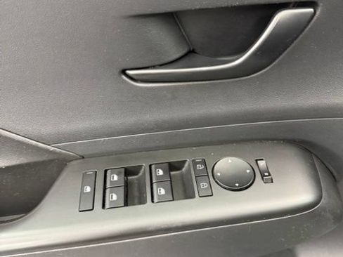 Used 2025 Hyundai Kona SEL FWD image 43