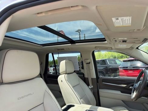 Used 2023 GMC Yukon Denali AWD/4WD image 5