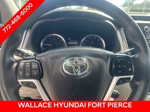 Used 2019 Toyota Highlander Plus AWD/4WD image 23