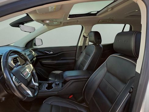 Used 2020 GMC Acadia Denali w/ Technology Package FWD image 9
