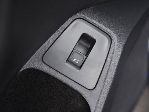 Used 2022 Volkswagen Tiguan SEL R-Line AWD/4WD image 9