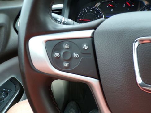 Used 2023 GMC Acadia SLT image 18