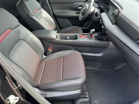 Used 2025 Nissan Kicks SR image 14