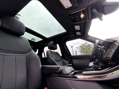 Used 2024 Land Rover Range Rover Sport SE image 22