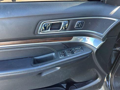 Used 2017 Ford Explorer Limited w/ Equipment Group 301A image 6