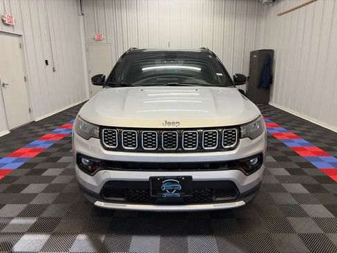 Used 2025 Jeep Compass Limited AWD/4WD image 9