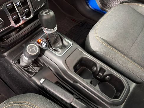 Used 2024 Jeep Wrangler Unlimited Sahara AWD/4WD image 23