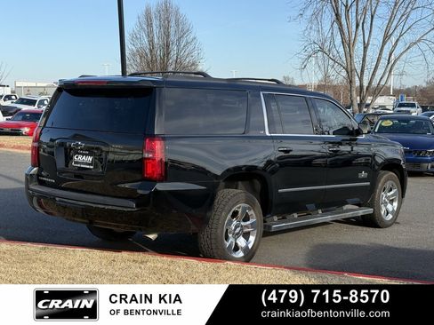 Used 2019 Chevrolet Suburban LT w/ LT Signature Package image 8