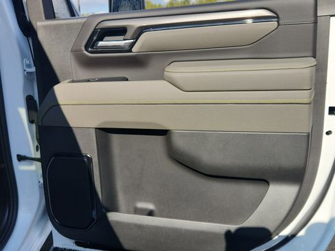 Used 2025 Chevrolet Silverado 2500 ZR2 w/ Technology Package image 44