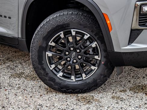 Used 2024 Chevrolet Traverse Z71 image 10