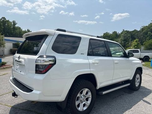 Used 2024 Toyota 4Runner SR5 Premium w/ Moonroof Package AWD/4WD image 10