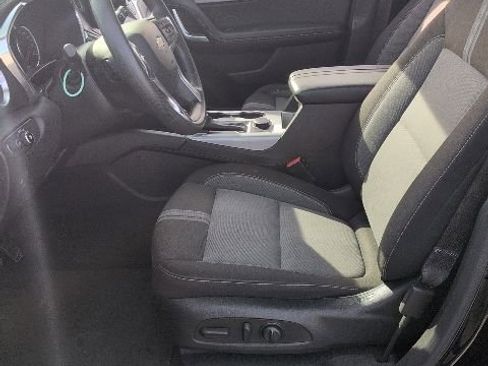 Used 2025 Chevrolet Blazer LT FWD image 6