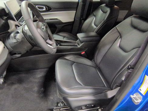 Certified 2025 Jeep Compass Limited image 17