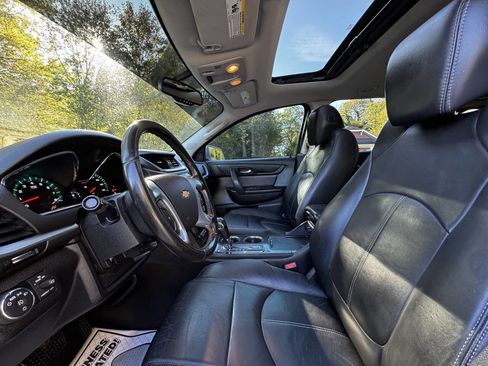 Used 2017 Chevrolet Traverse LT image 9