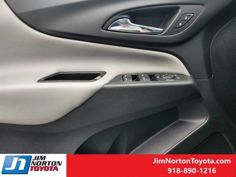 Used 2020 Chevrolet Equinox LS w/ LS Convenience Package FWD image 24