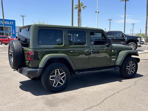 Used 2024 Jeep Wrangler Unlimited Sahara AWD/4WD image 5