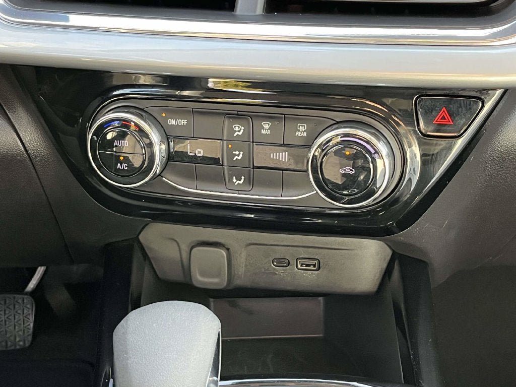 Used 2025 Chevrolet Trax LT FWD image 13