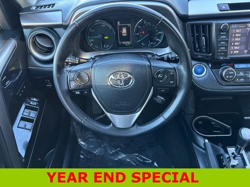 Used 2018 Toyota RAV4 Limited image 15