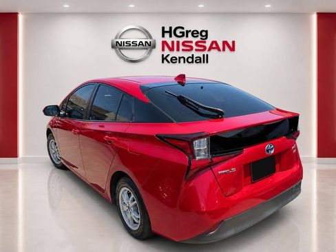 Used 2022 Toyota Prius XLE FWD image 2