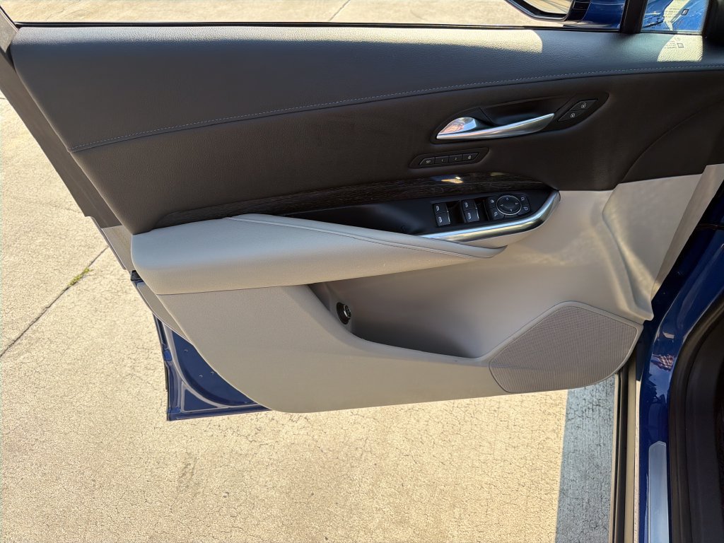 Used 2021 Cadillac XT4 Premium Luxury FWD image 17