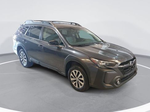Used 2024 Subaru Outback Premium AWD/4WD image 3