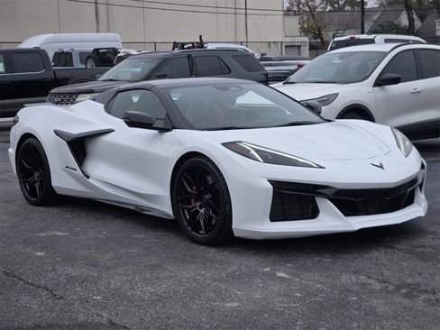 Used 2024 Chevrolet Corvette Z06 image 3