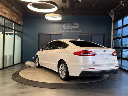 Used 2020 Ford Fusion SE FWD image 5