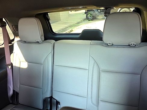 Used 2025 GMC Yukon Elevation AWD/4WD image 13