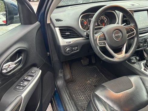 Used 2018 Jeep Cherokee Latitude Plus w/ Cold Weather Group image 9