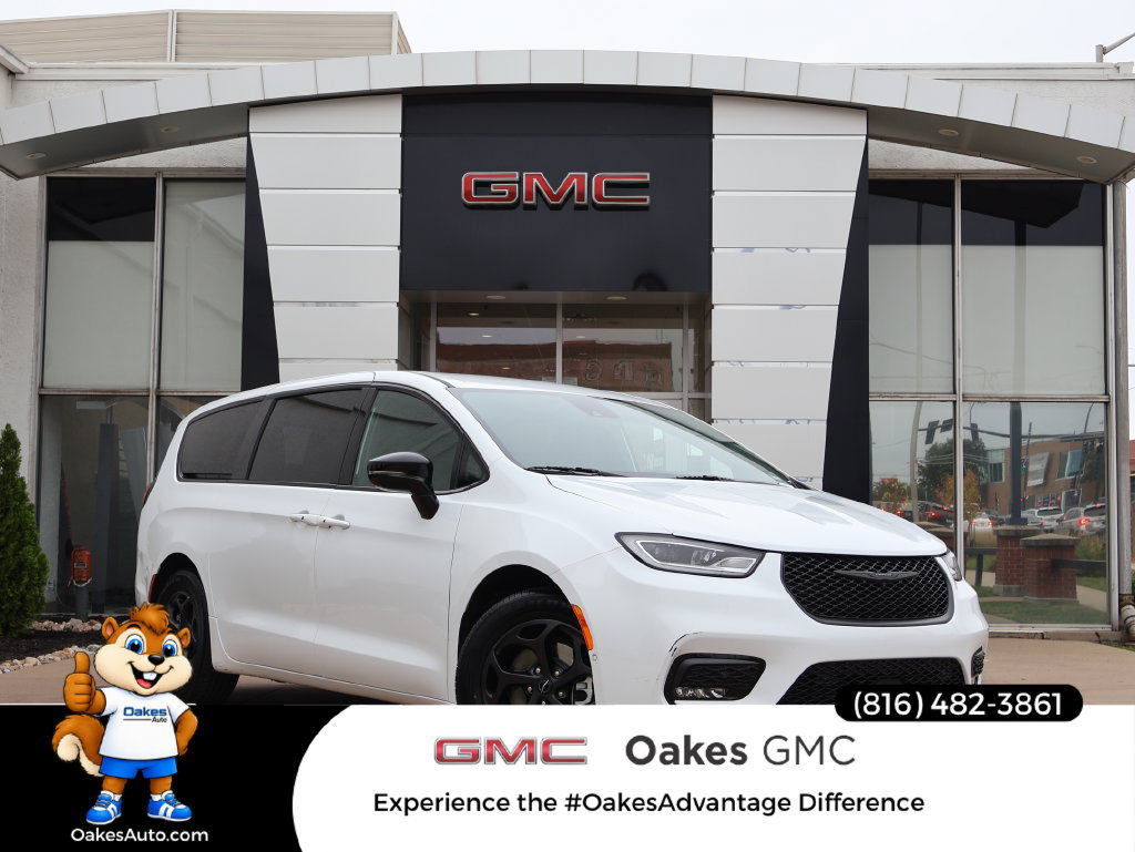 Used 2024 Chrysler Pacifica Limited FWD image 1