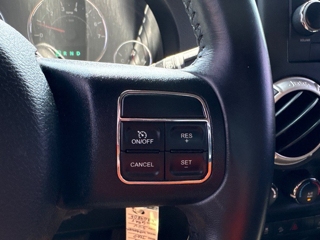 Used 2016 Jeep Wrangler Unlimited Sahara w/ Connectivity Group AWD/4WD image 22