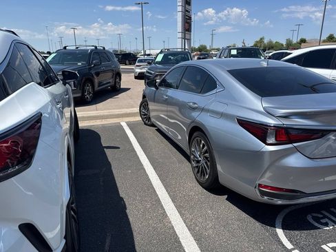 Used 2024 Lexus ES 300h w/ Accessory Package (Z1) FWD image 3