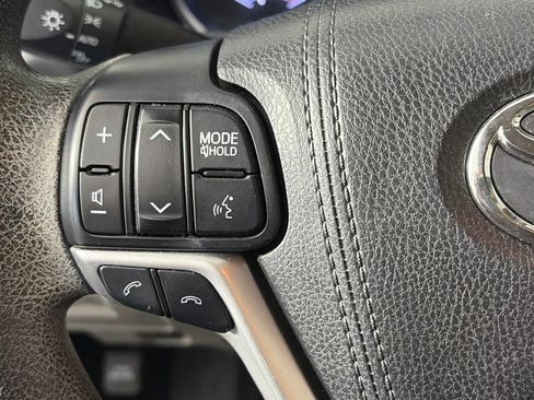 Used 2017 Toyota Highlander LE FWD image 17
