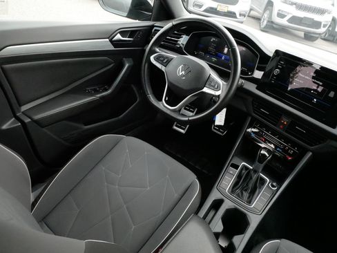 Used 2025 Volkswagen Jetta Sport FWD image 9