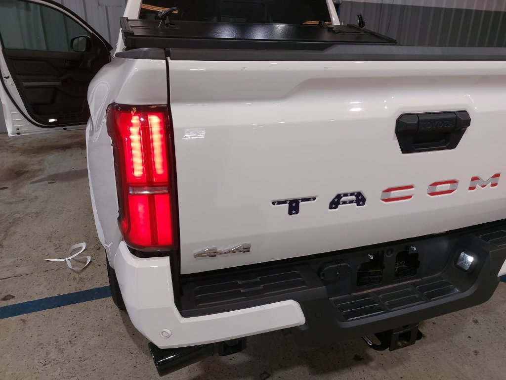 Used 2024 Toyota Tacoma SR5 w/ SR5 Upgrade Package AWD/4WD image 32