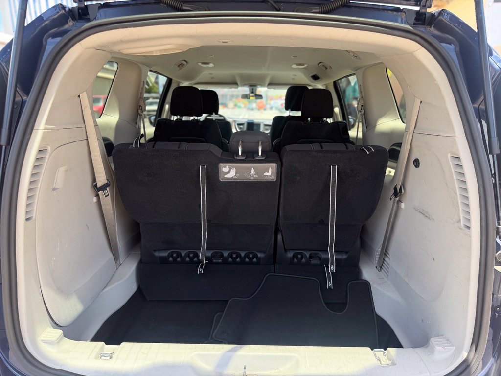 Used 2020 Chrysler Voyager LX FWD image 8