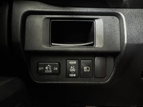 Used 2018 Toyota Tacoma TRD Sport AWD/4WD image 18