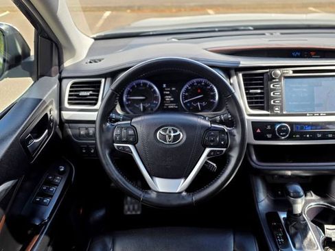 Used 2019 Toyota Highlander Limited Platinum AWD/4WD image 12