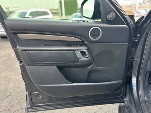 Used 2020 Land Rover Discovery HSE AWD/4WD image 16