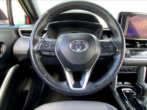 Used 2024 Toyota Corolla Cross SE image 6