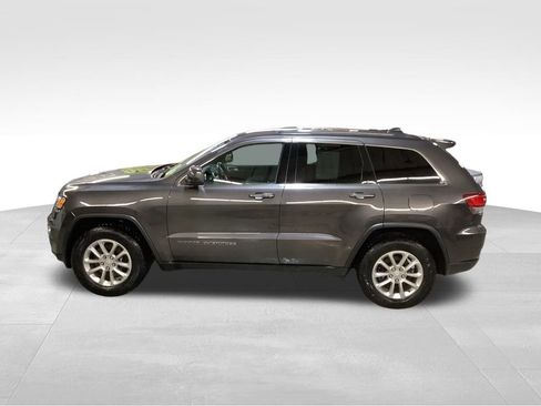 Used 2021 Jeep Grand Cherokee Laredo image 3