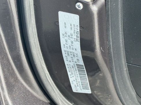 Used 2020 Chrysler Pacifica Touring-L image 19