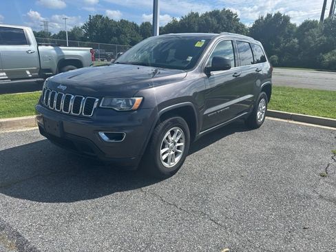 Used 2019 Jeep Grand Cherokee Laredo AWD/4WD image 3